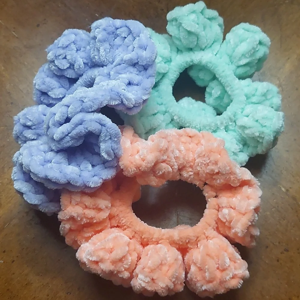 Handmade scruncies - Picture 1 of 3